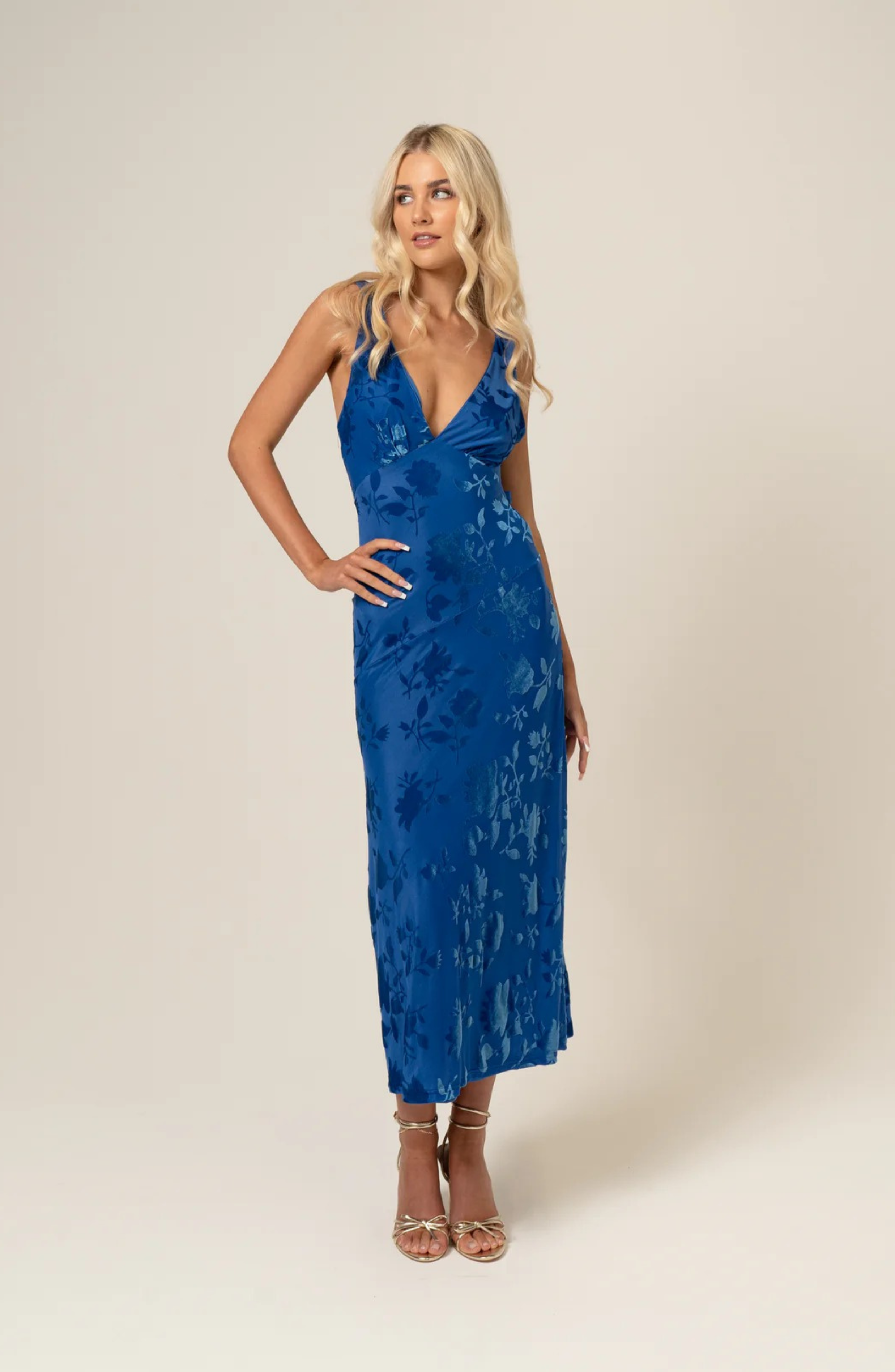 MADDIE V-NECK CLASSIC MIDI DRESS