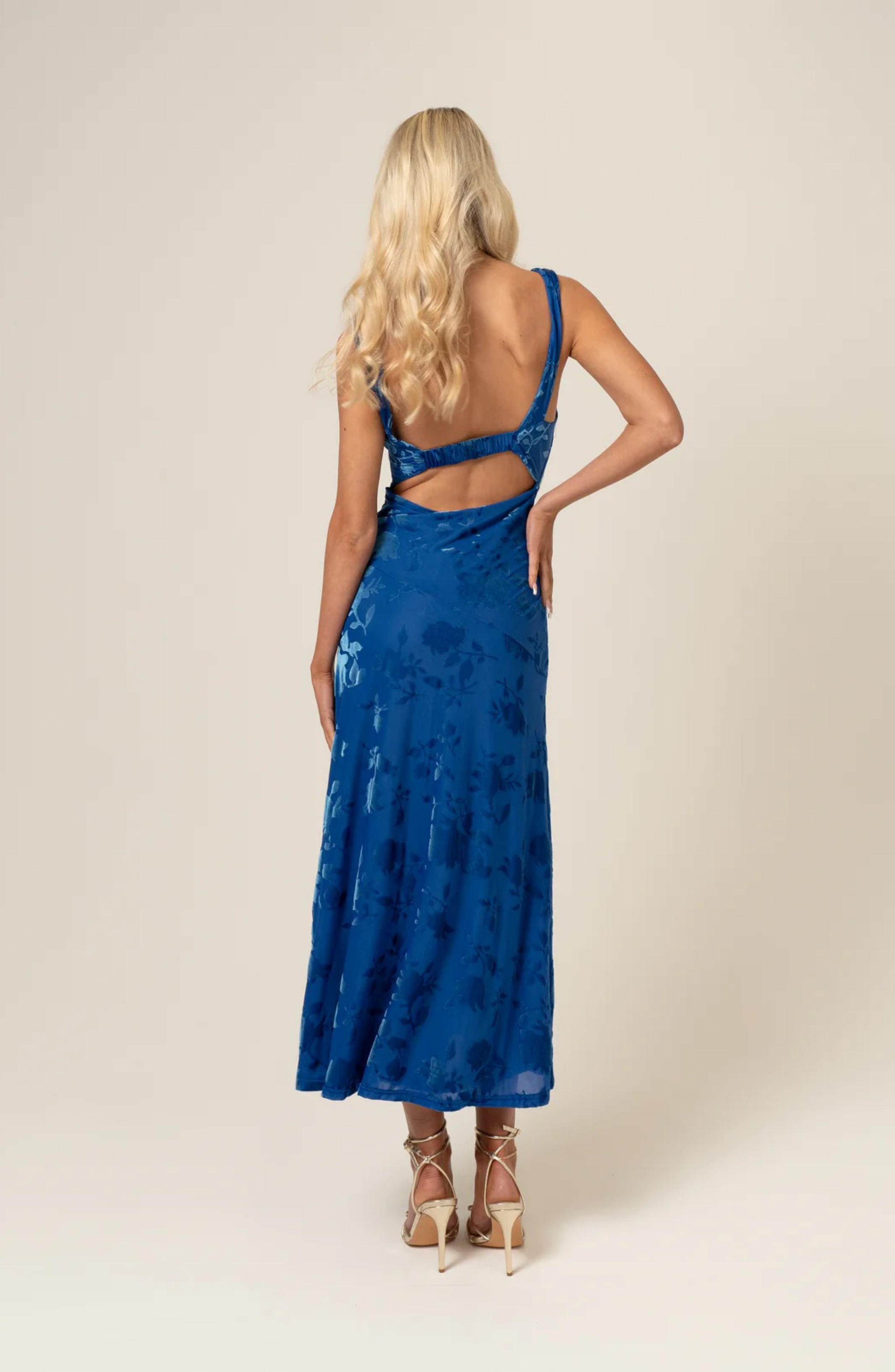 MADDIE V-NECK CLASSIC MIDI DRESS