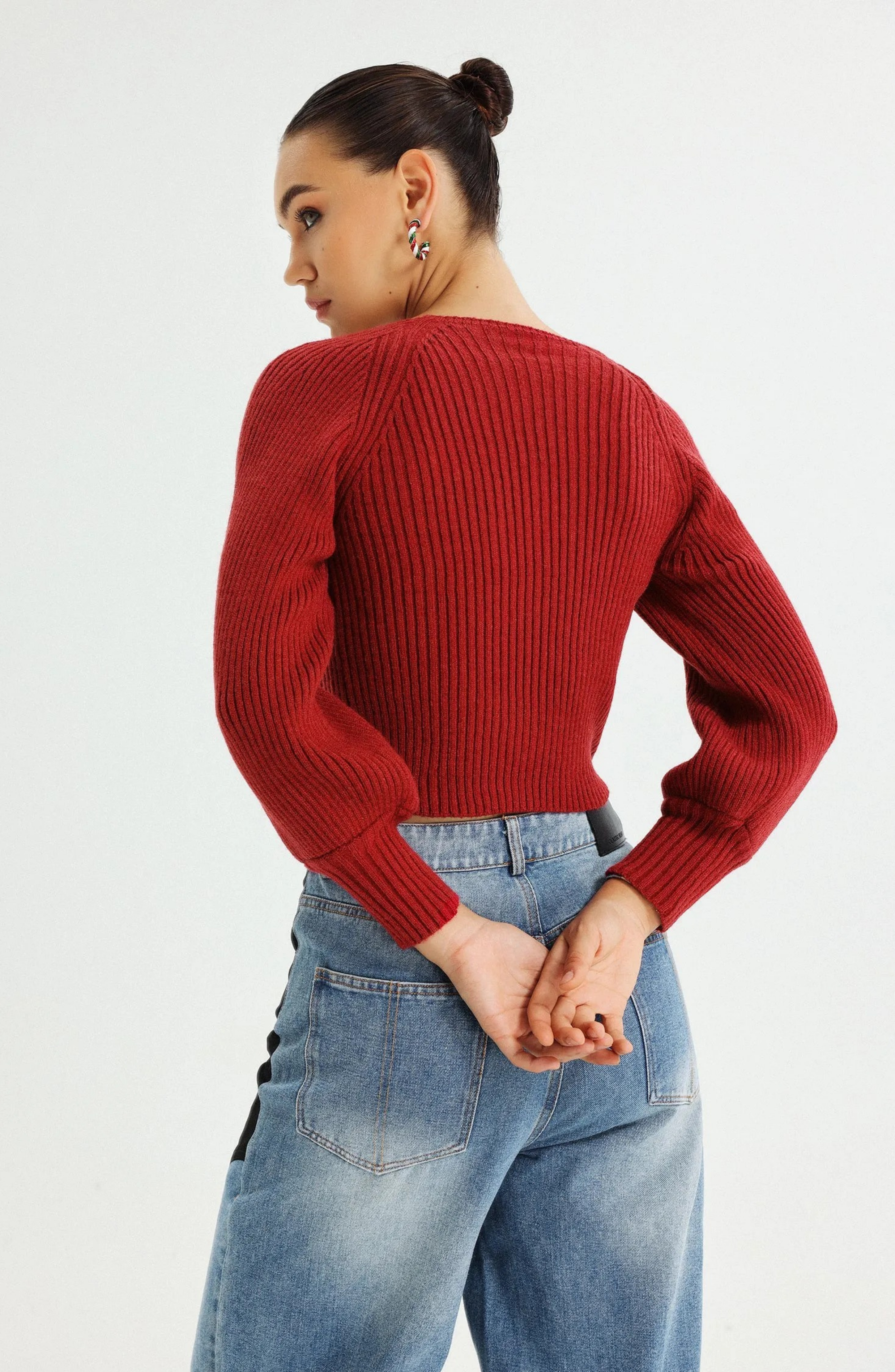 PALE SQUARE-CUT COLLAR TOP