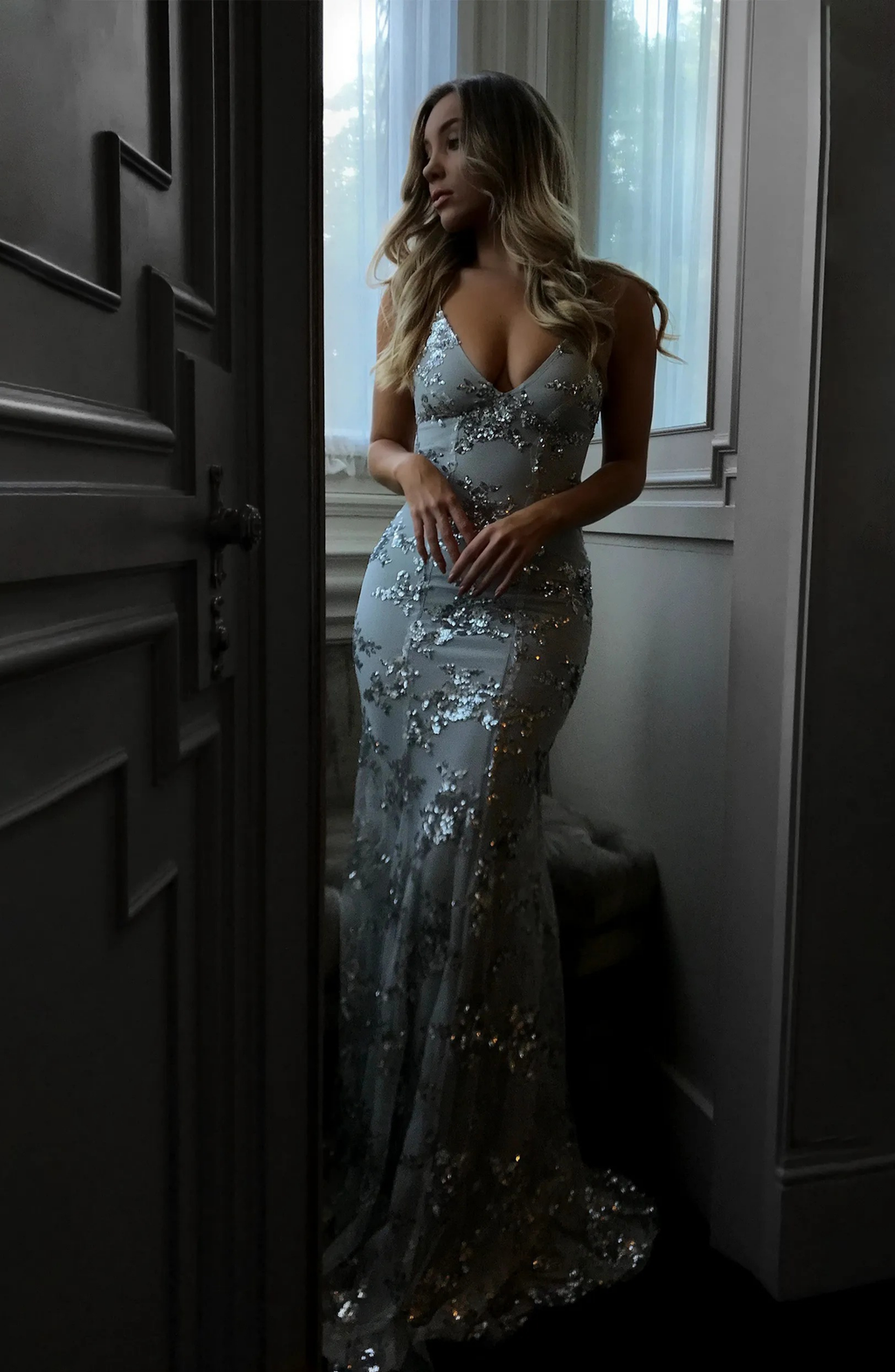 SEQUIN V-NECK BACKLESS MAXI DRESS GREY