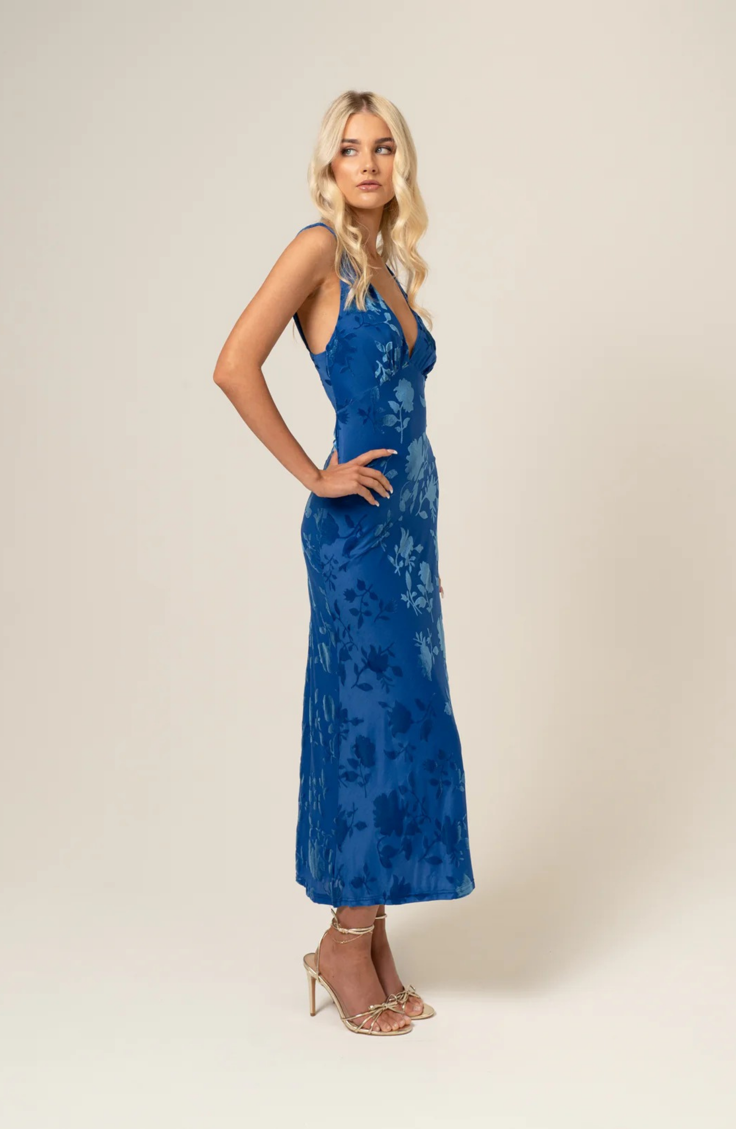 MADDIE V-NECK CLASSIC MIDI DRESS